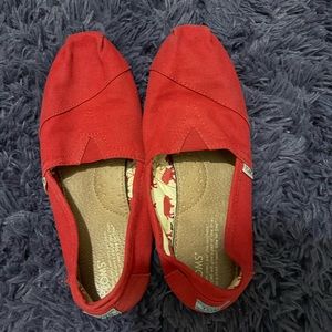 Guc Womens red toms